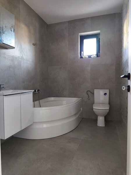 Gulia casa top 4 camere 2 bai placa, aproape de padure merita vazuta